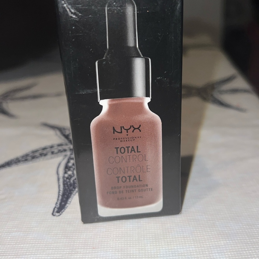 NYX total control drop foundation